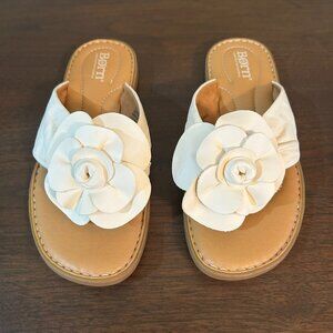 BORN Handcrafted Sandal~IZZY Petal IVORY Thong Sandals Women 6M NEW